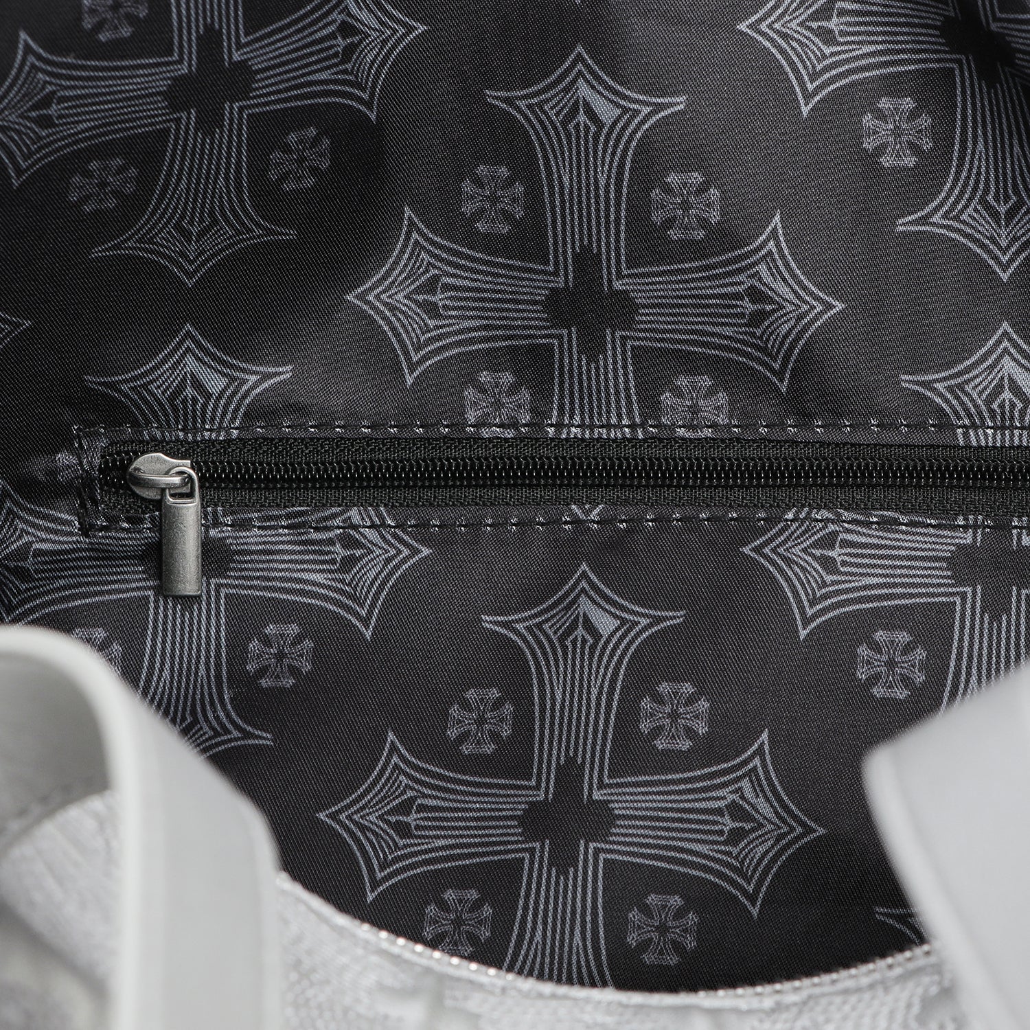 Von Dutch Embroidered Chopper Duffle Bag - Silver - Image 6
